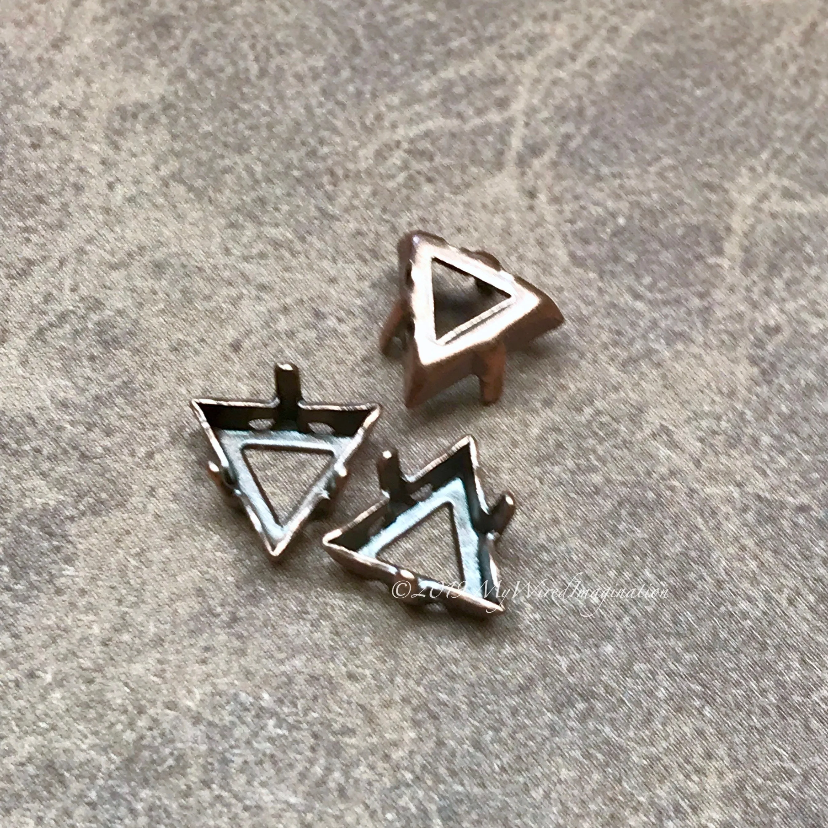 3 Pcs Plated Triangle Settings for Swarovski art 4722 8mm Crystal Rhinestone