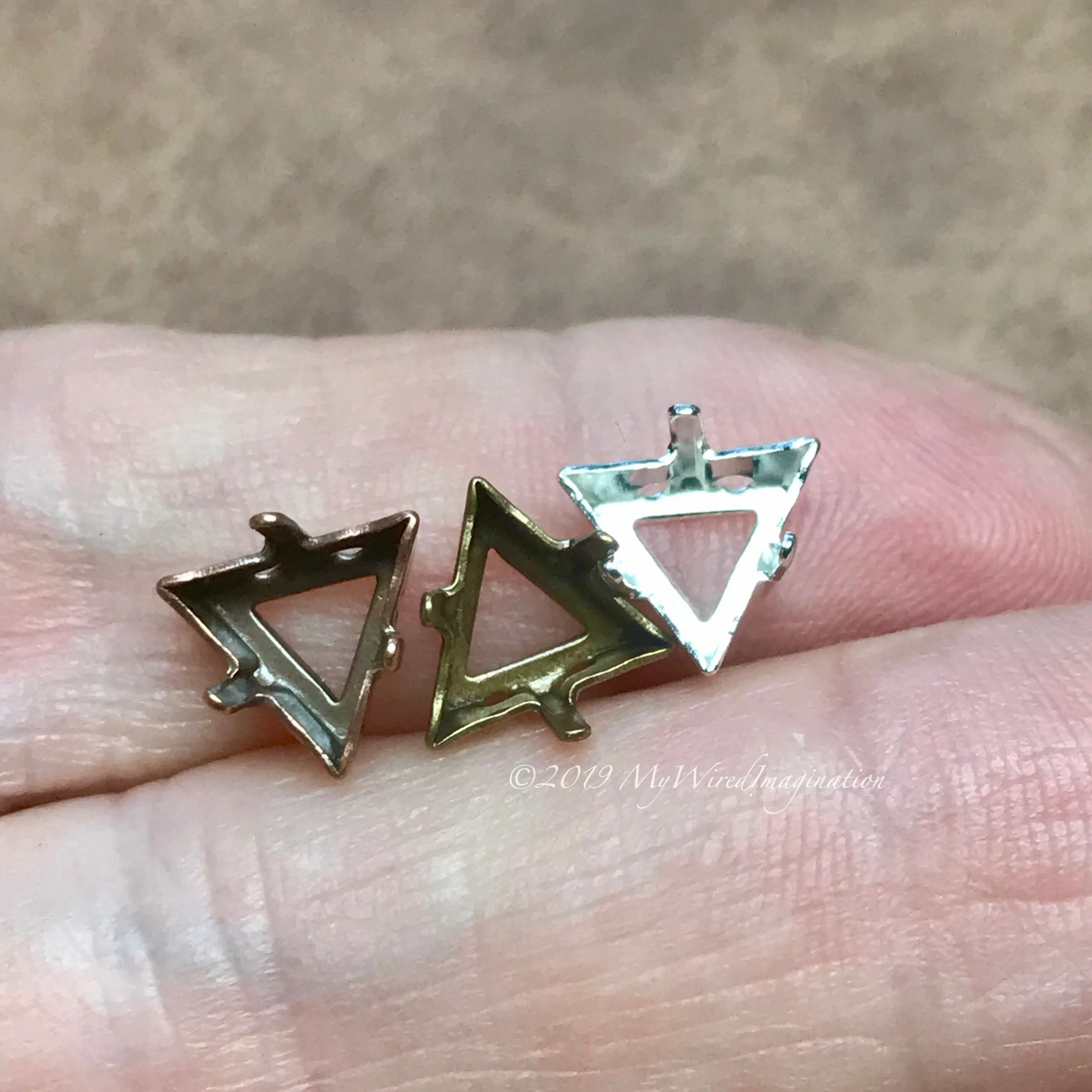 3 Pcs Plated Triangle Settings for Swarovski art 4722 8mm Crystal Rhinestone