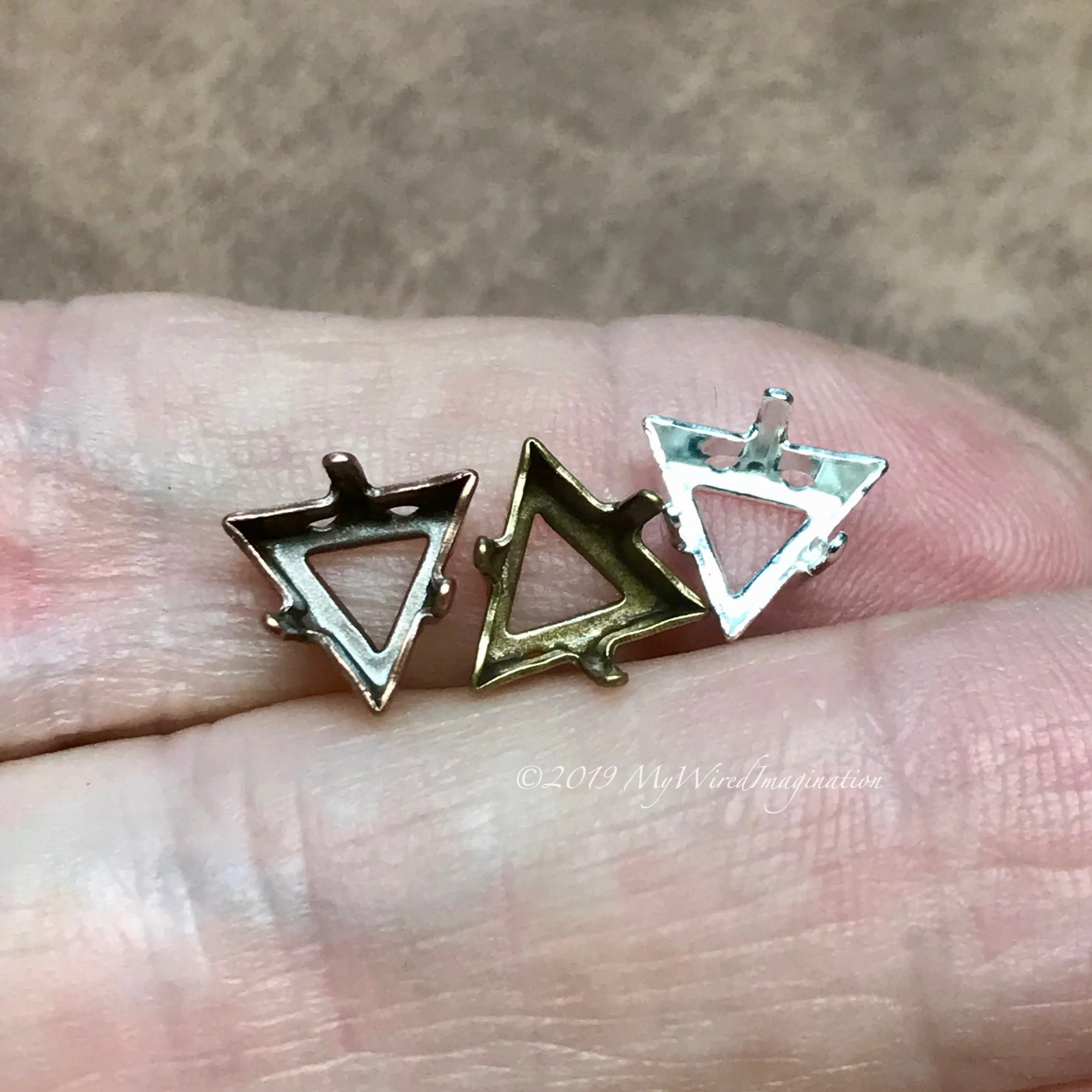 3 Pcs Plated Triangle Settings for Swarovski art 4722 8mm Crystal Rhinestone