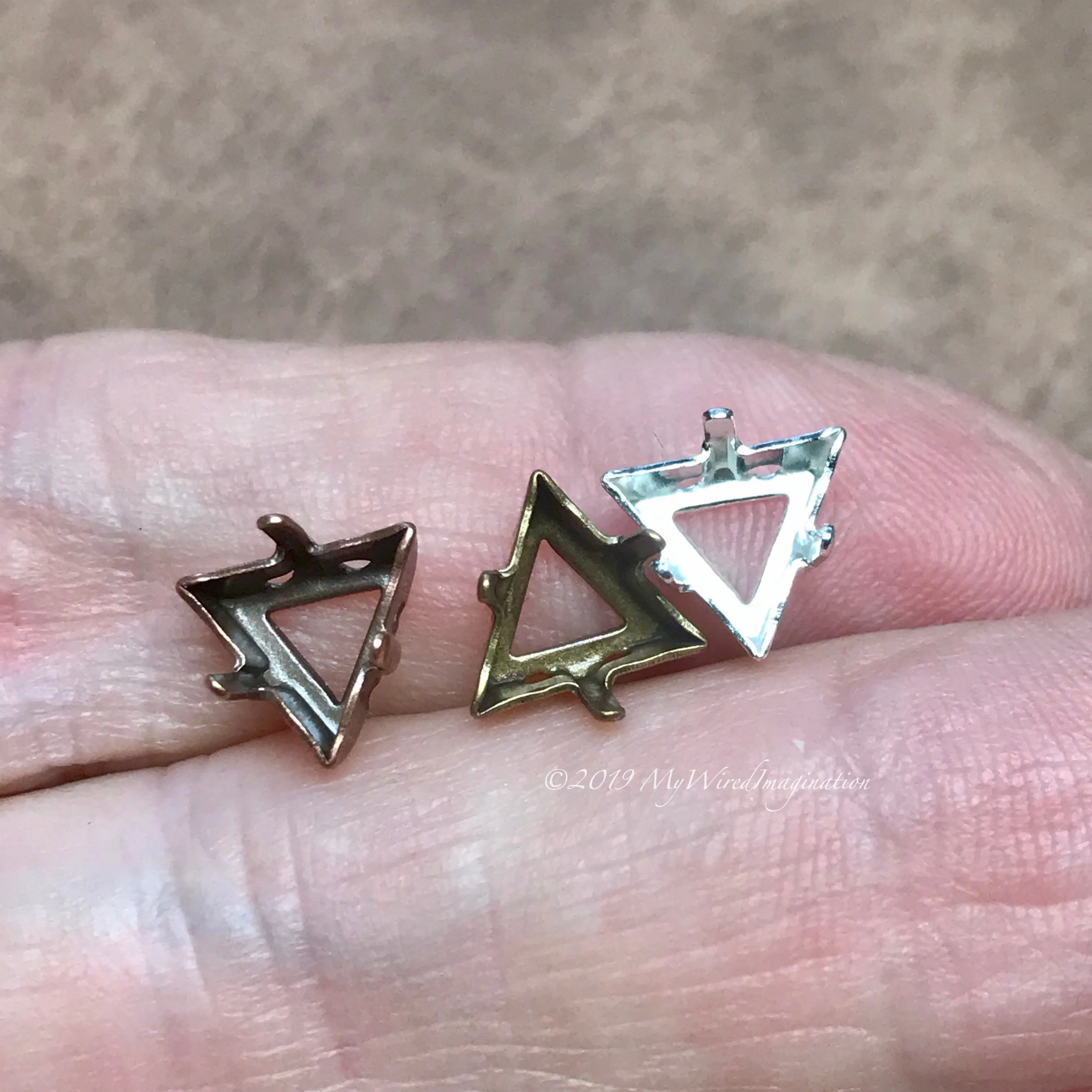 3 Pcs Plated Triangle Settings for Swarovski art 4722 8mm Crystal Rhinestone