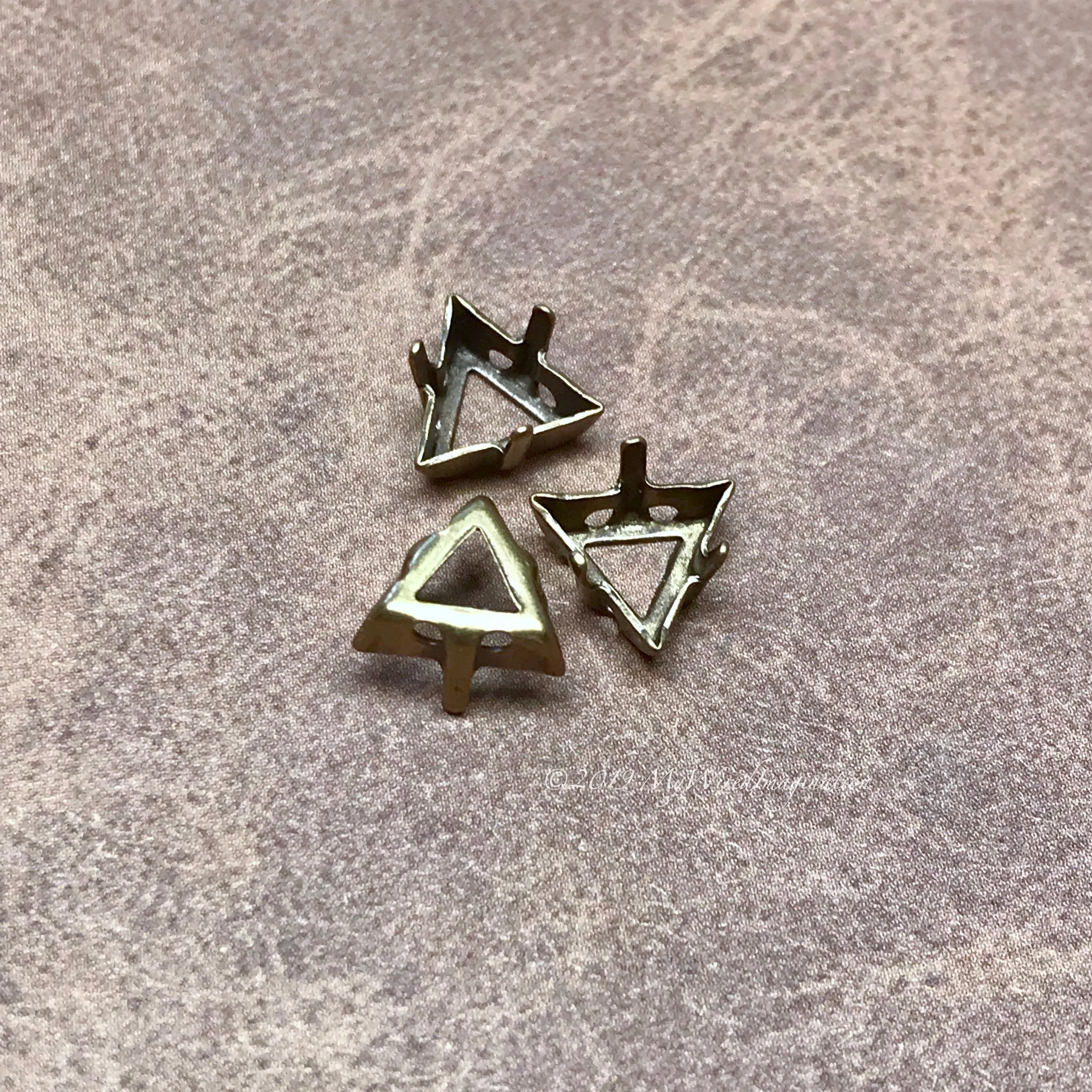 3 Pcs Plated Triangle Settings for Swarovski art 4722 8mm Crystal Rhinestone