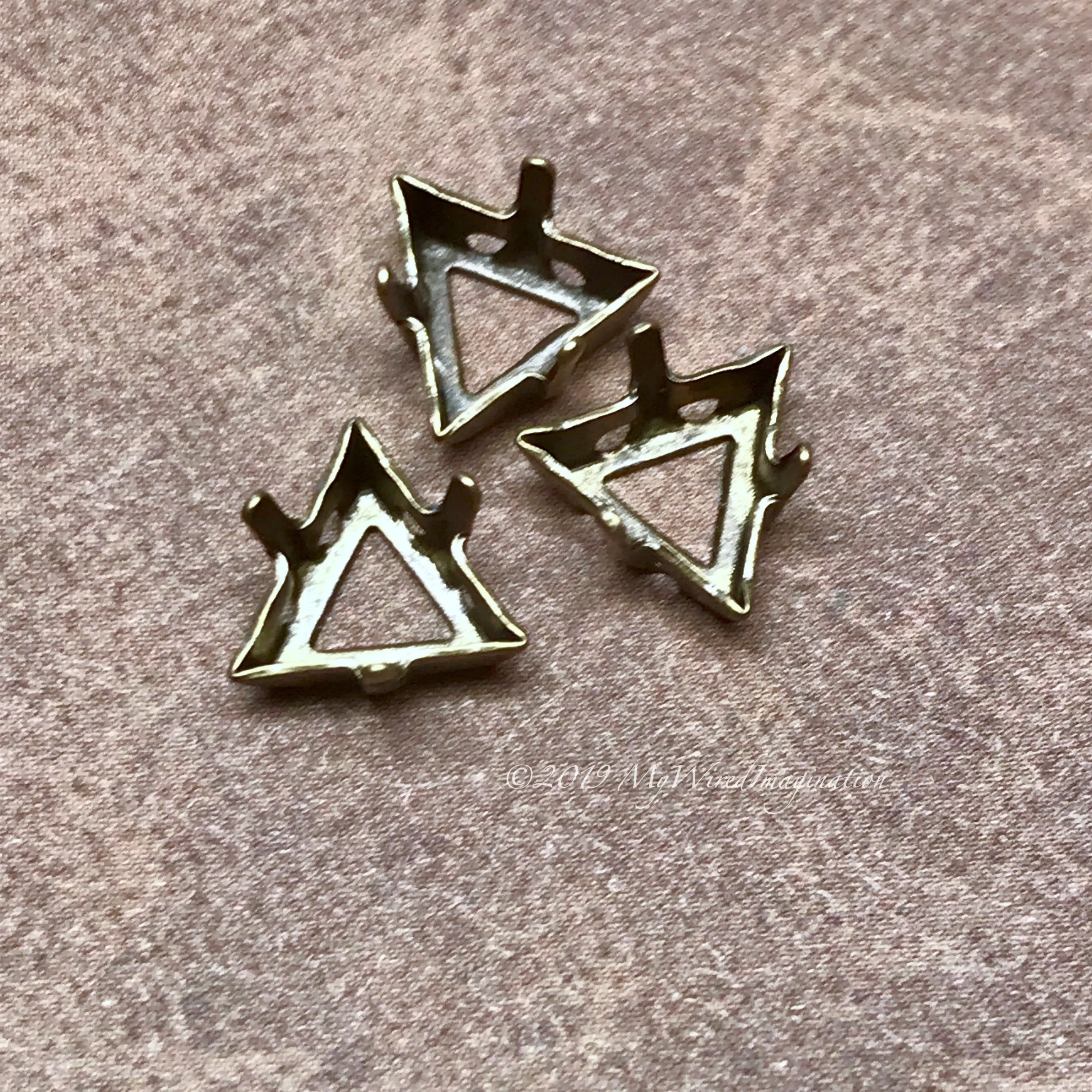 3 Pcs Plated Triangle Settings for Swarovski art 4722 8mm Crystal Rhinestone