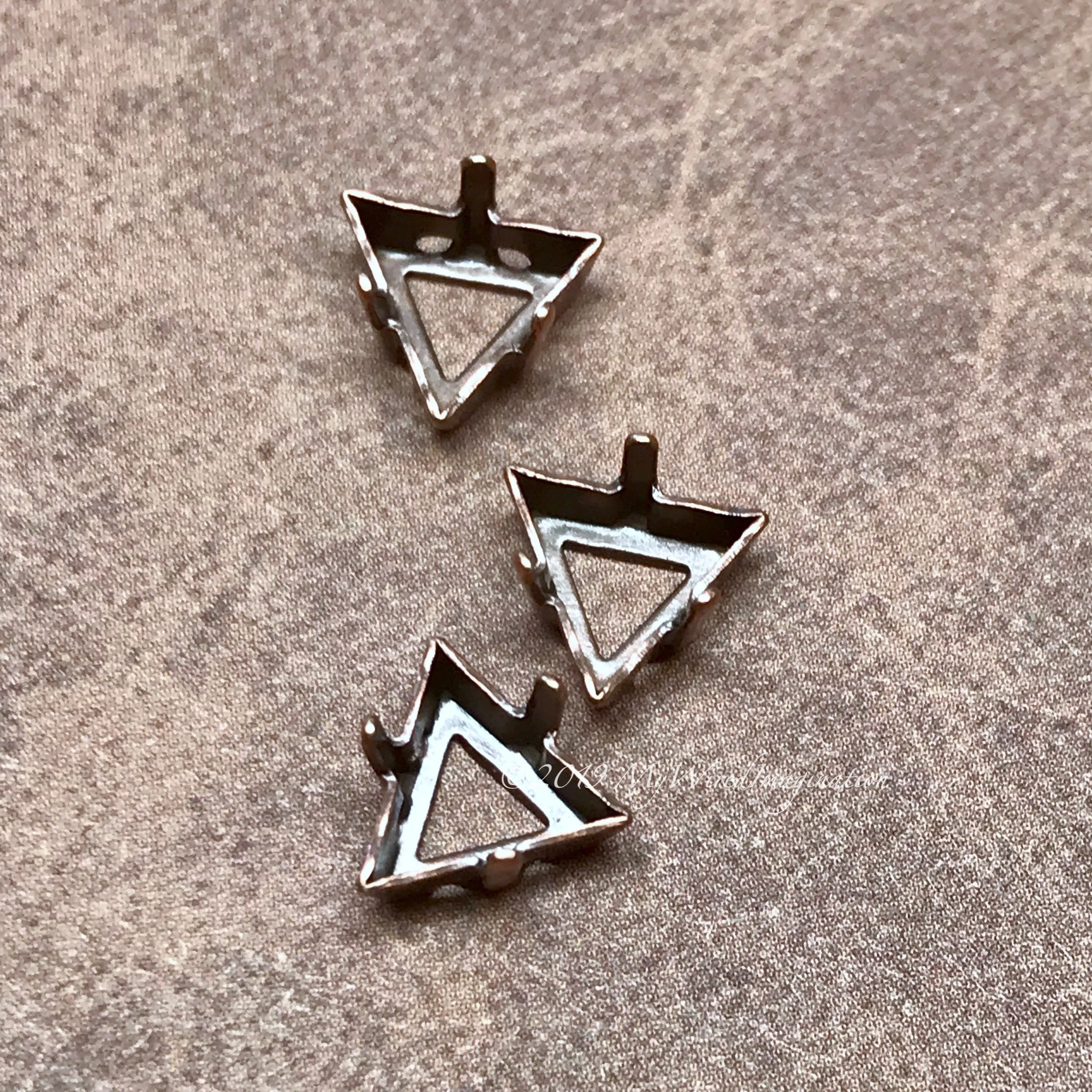 3 Pcs Plated Triangle Settings for Swarovski art 4722 8mm Crystal Rhinestone