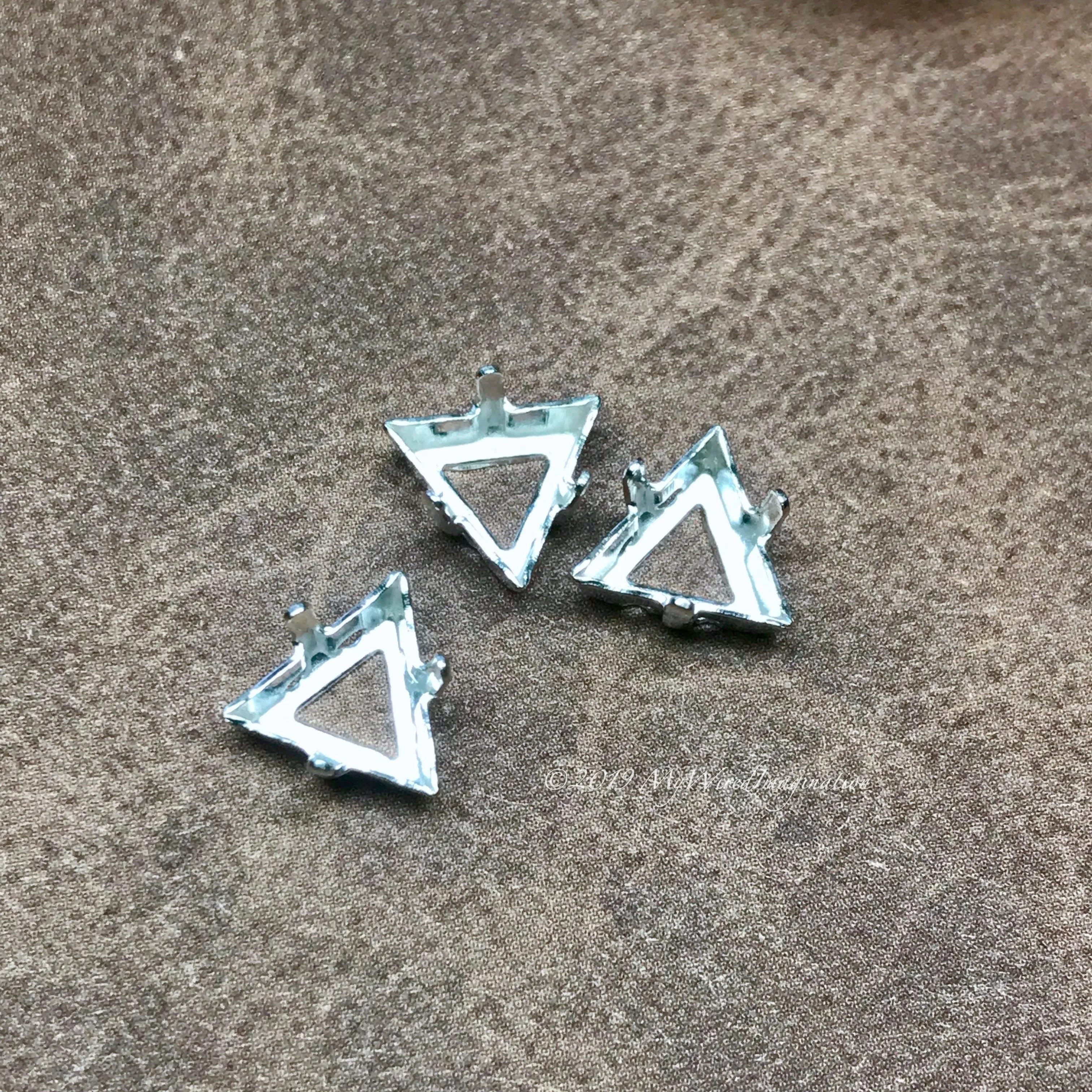 3 Pcs Plated Triangle Settings for Swarovski art 4722 8mm Crystal Rhinestone