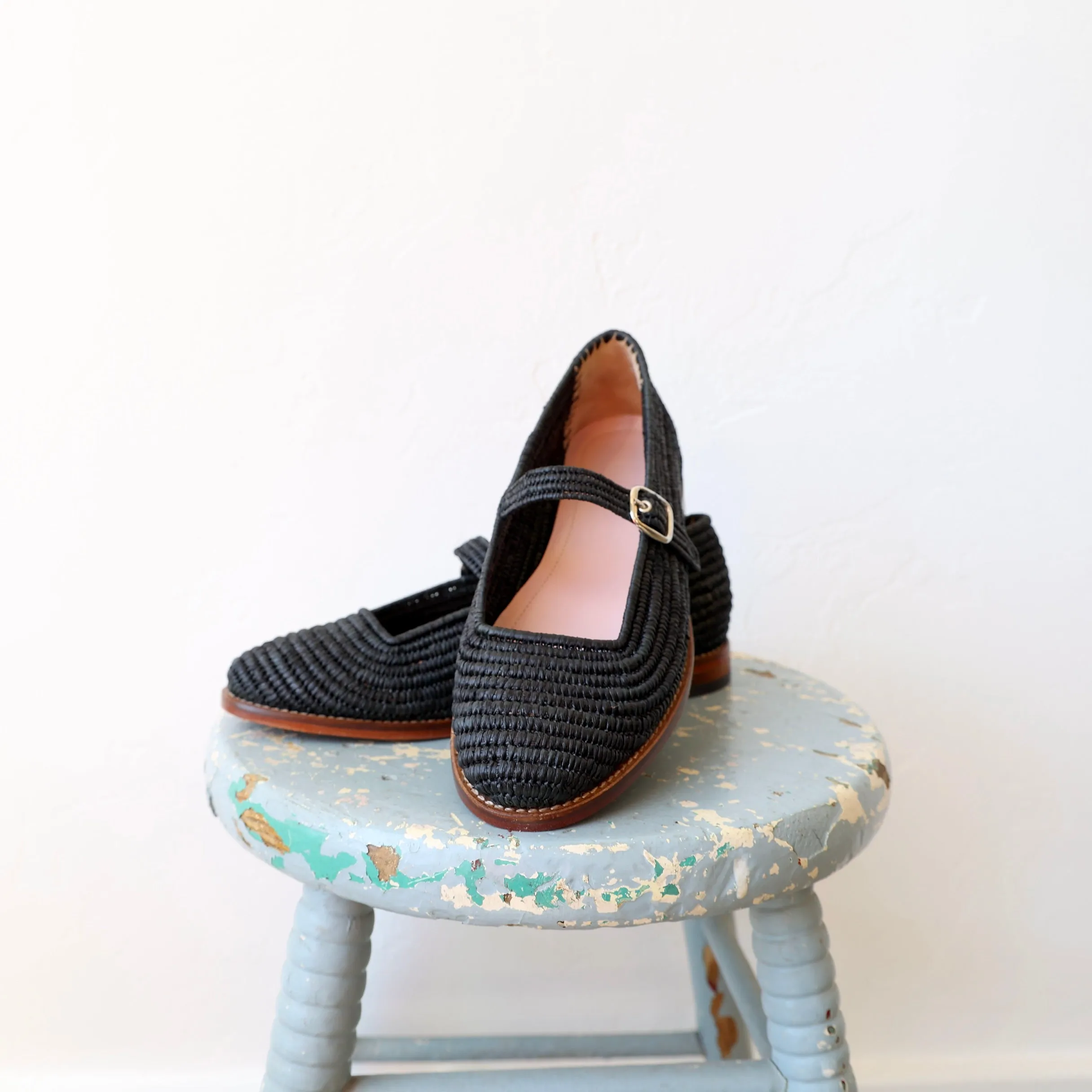 Contre-Allée Raffia Mary Janes - Black