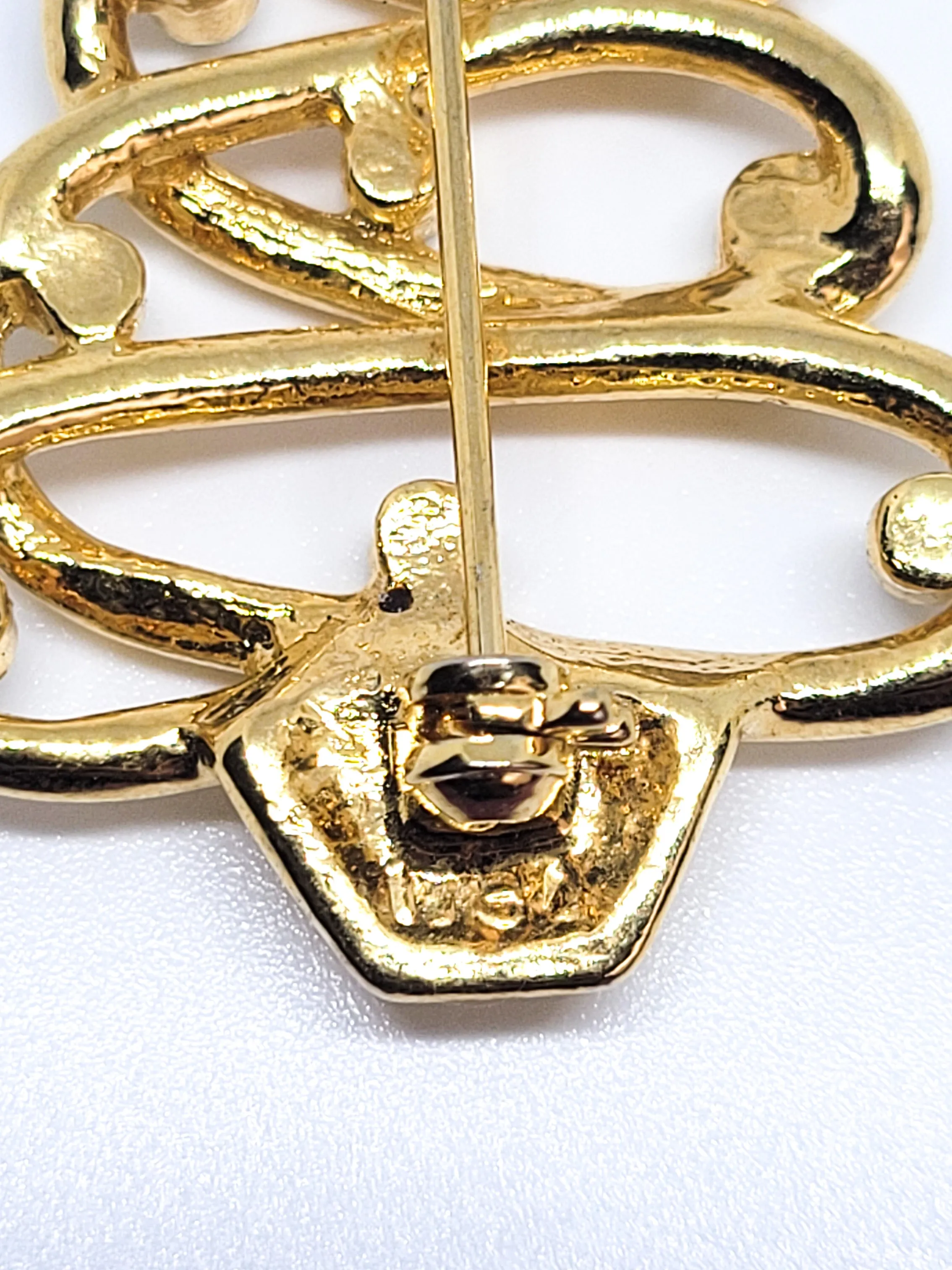 JJ signed Jonette gold toned green rhinestone Christmas tree brooch pin