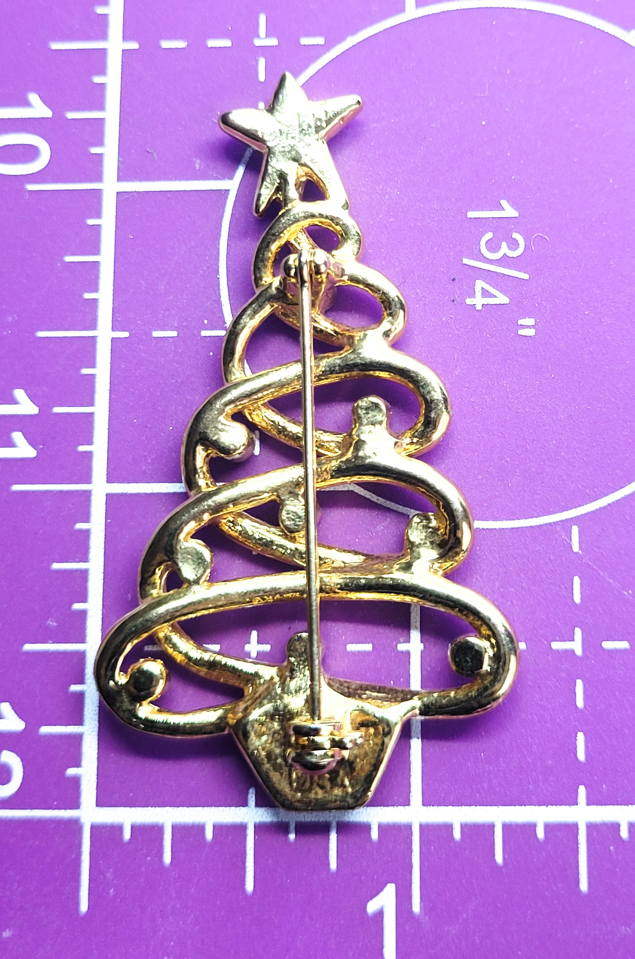 JJ signed Jonette gold toned green rhinestone Christmas tree brooch pin