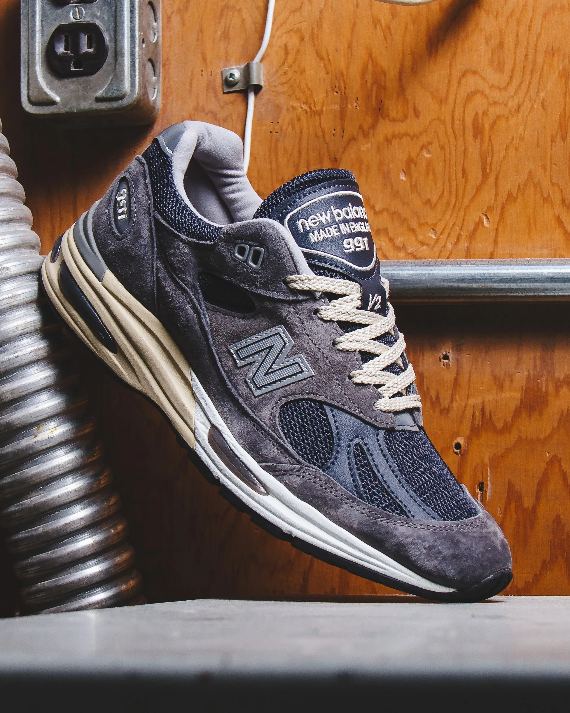 New Balance Unisex MADE in UK 991v2 Dark Gull Gray U991GG2