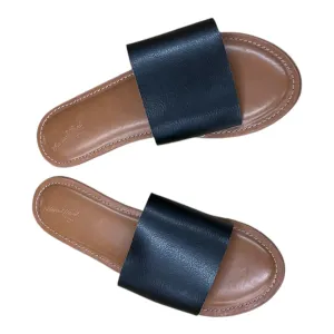Sandals Flats By Universal Thread  Size: 8