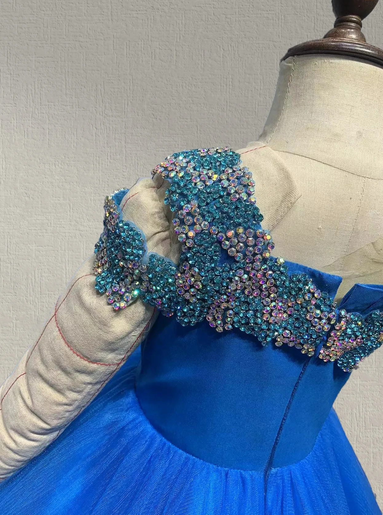 Teenages Stunning  Prom Couture with Sparkly Beaded