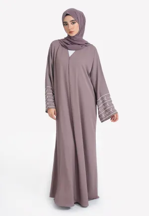Timeless Bedrock Closed Embellished Abaya