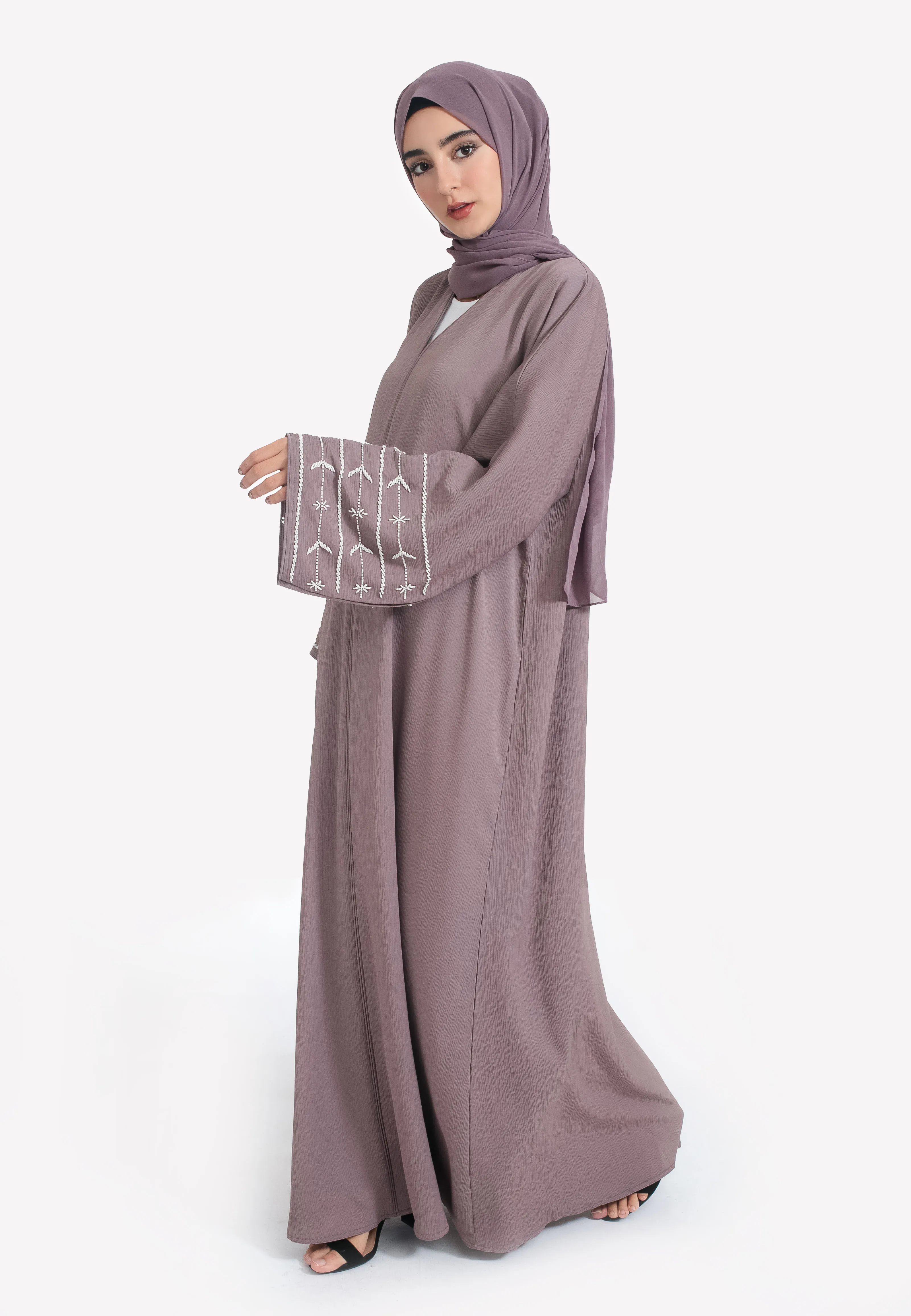 Timeless Bedrock Closed Embellished Abaya