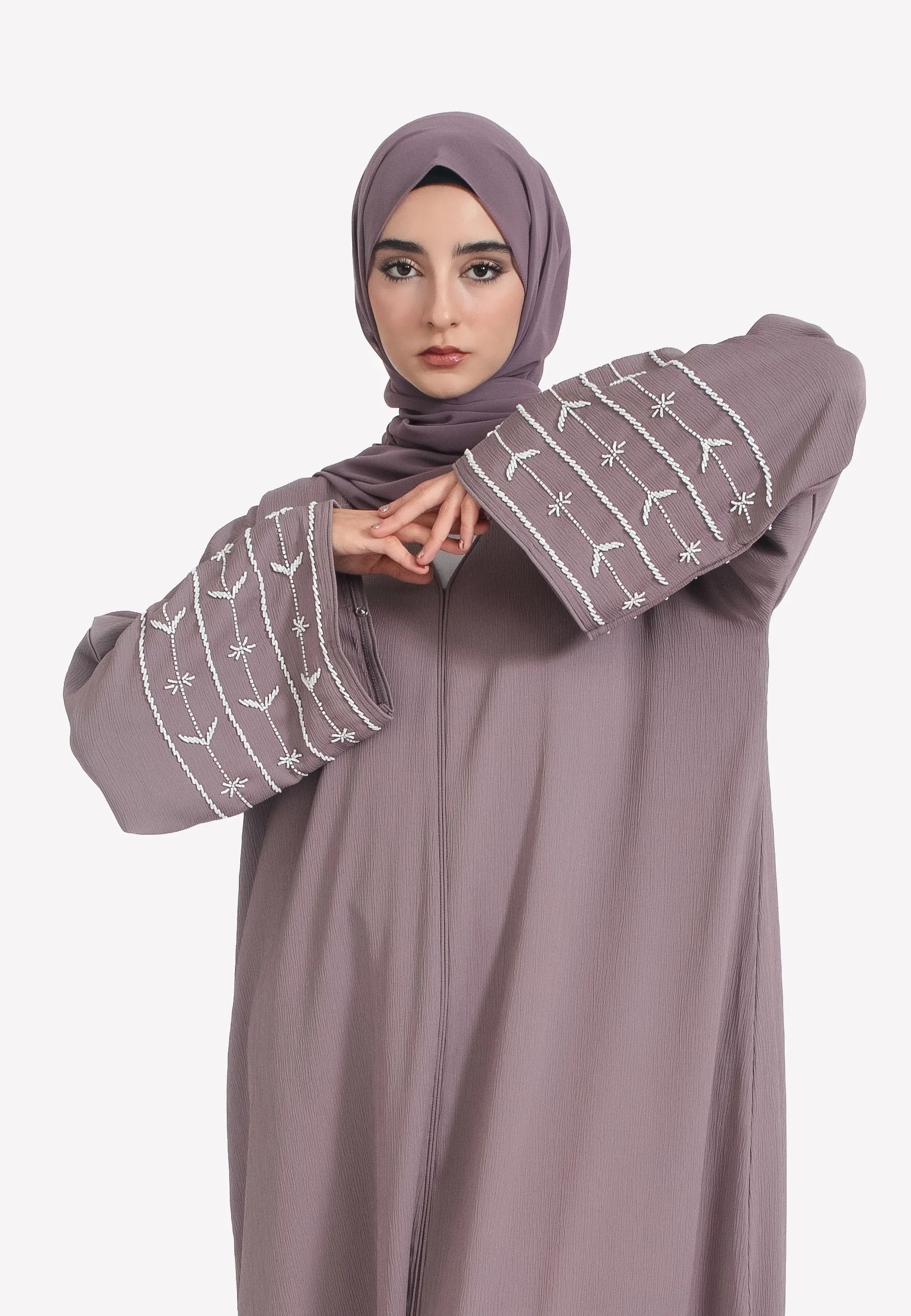 Timeless Bedrock Closed Embellished Abaya