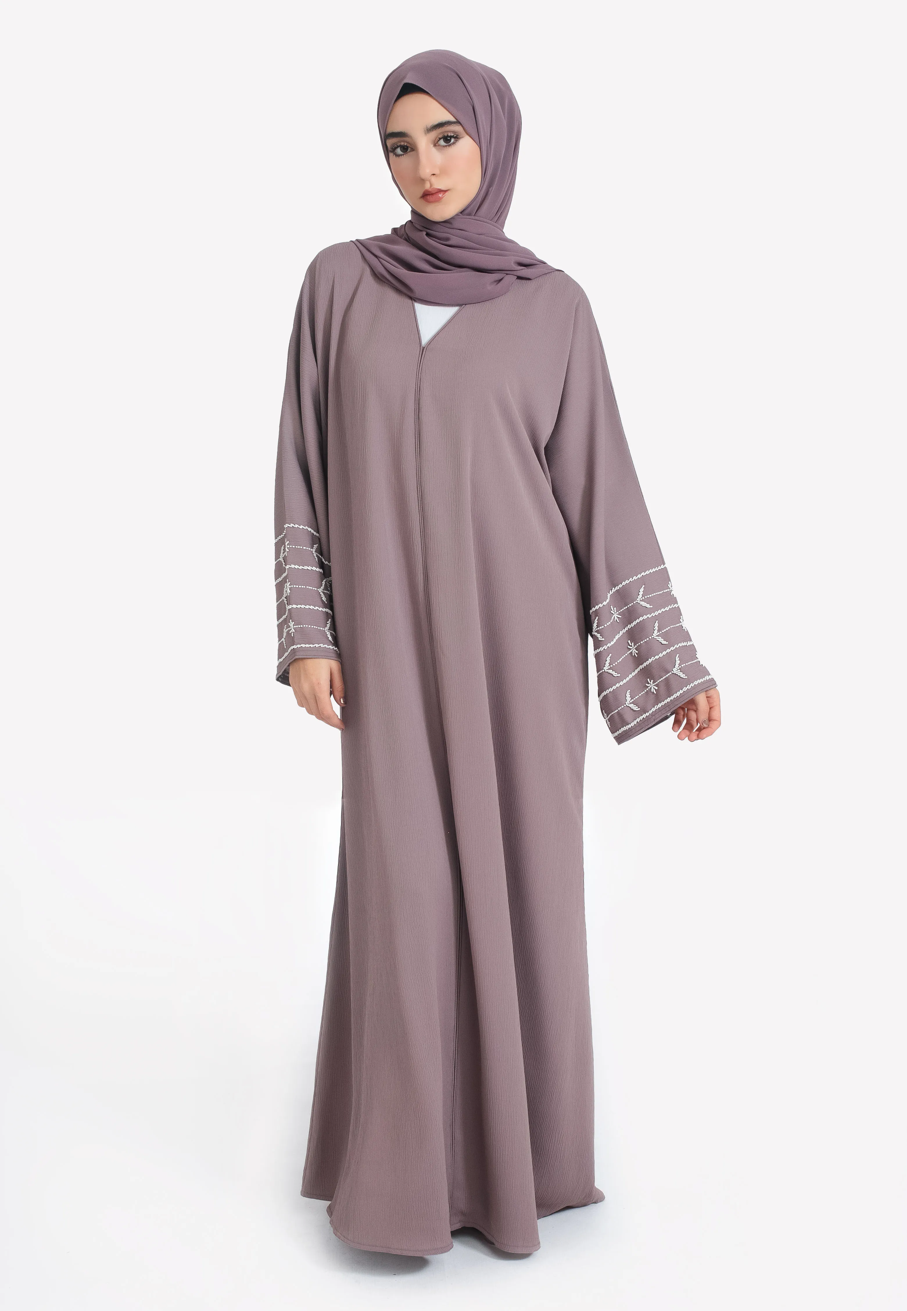 Timeless Bedrock Closed Embellished Abaya