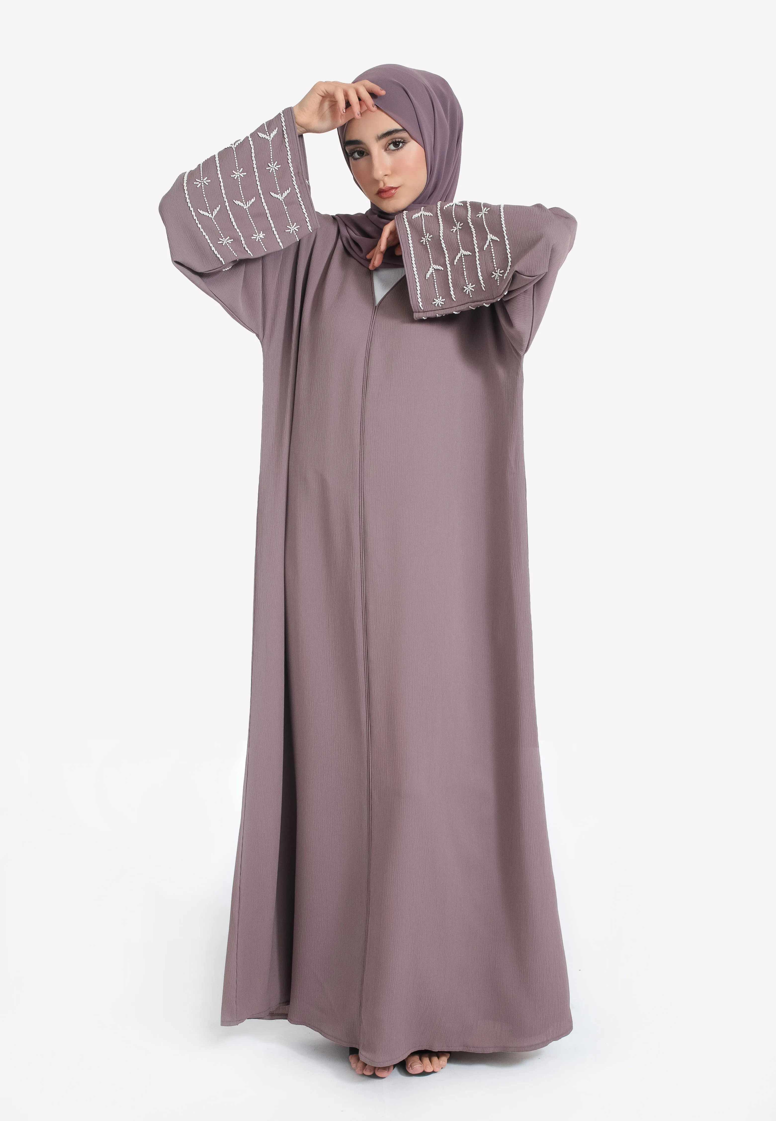 Timeless Bedrock Closed Embellished Abaya