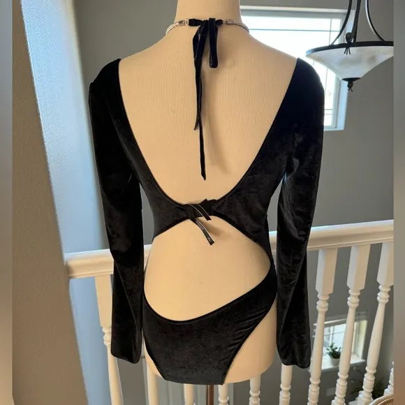 Victoria’s Secret Soiree Long-Sleeve Velvet Teddy size medium