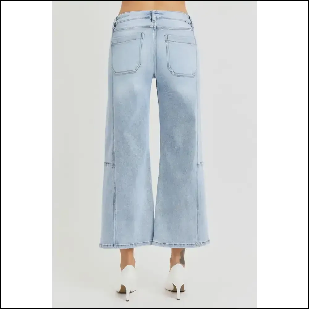 Wide Leg Wonders: where Chic High Rise Meets Comfort & Laughs at Life! 😂👖