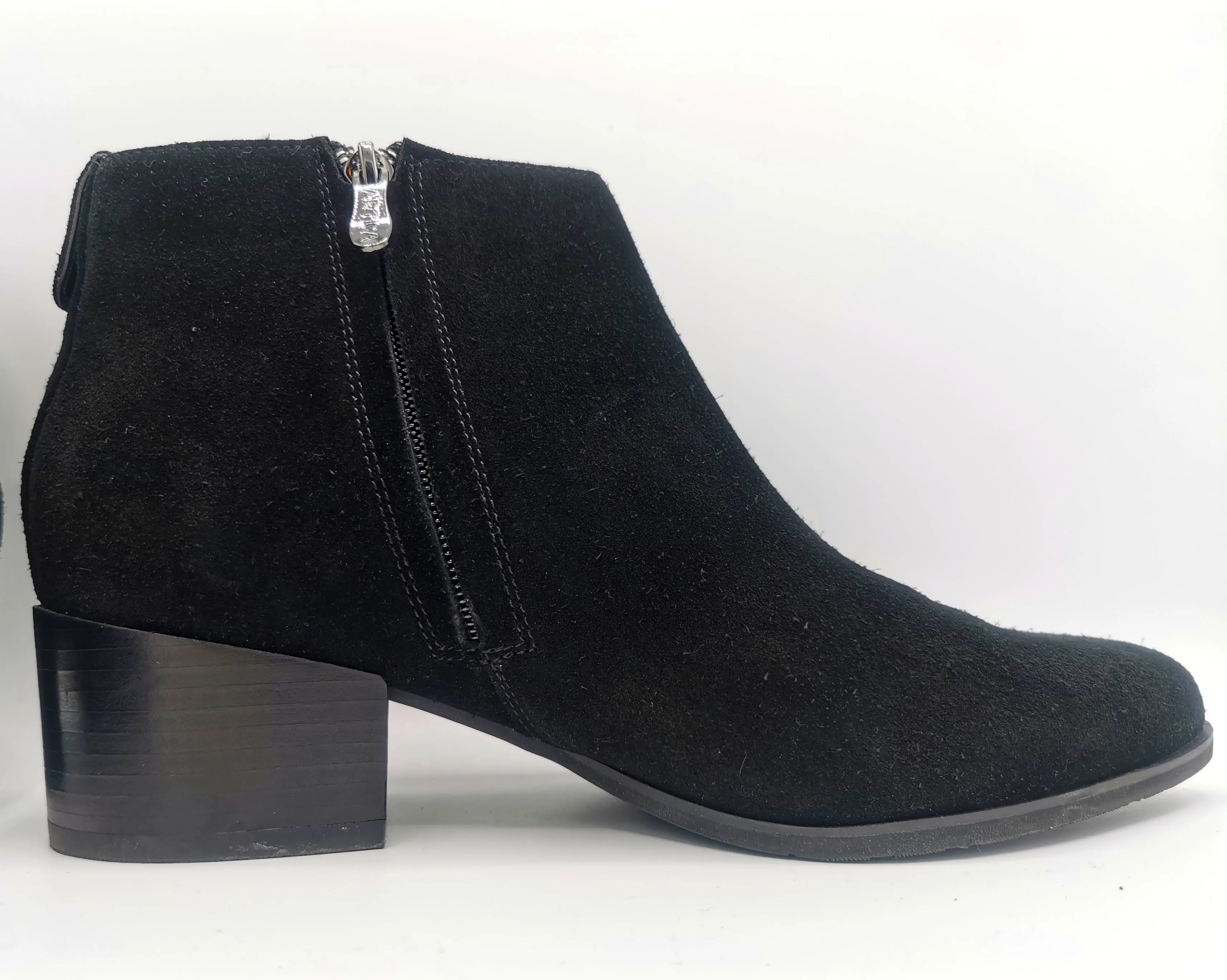 WOMENS SIZE 9M - ARTICA, Black Suede, Fleece Lined Ankle Rain / Winter Boots EUC B59