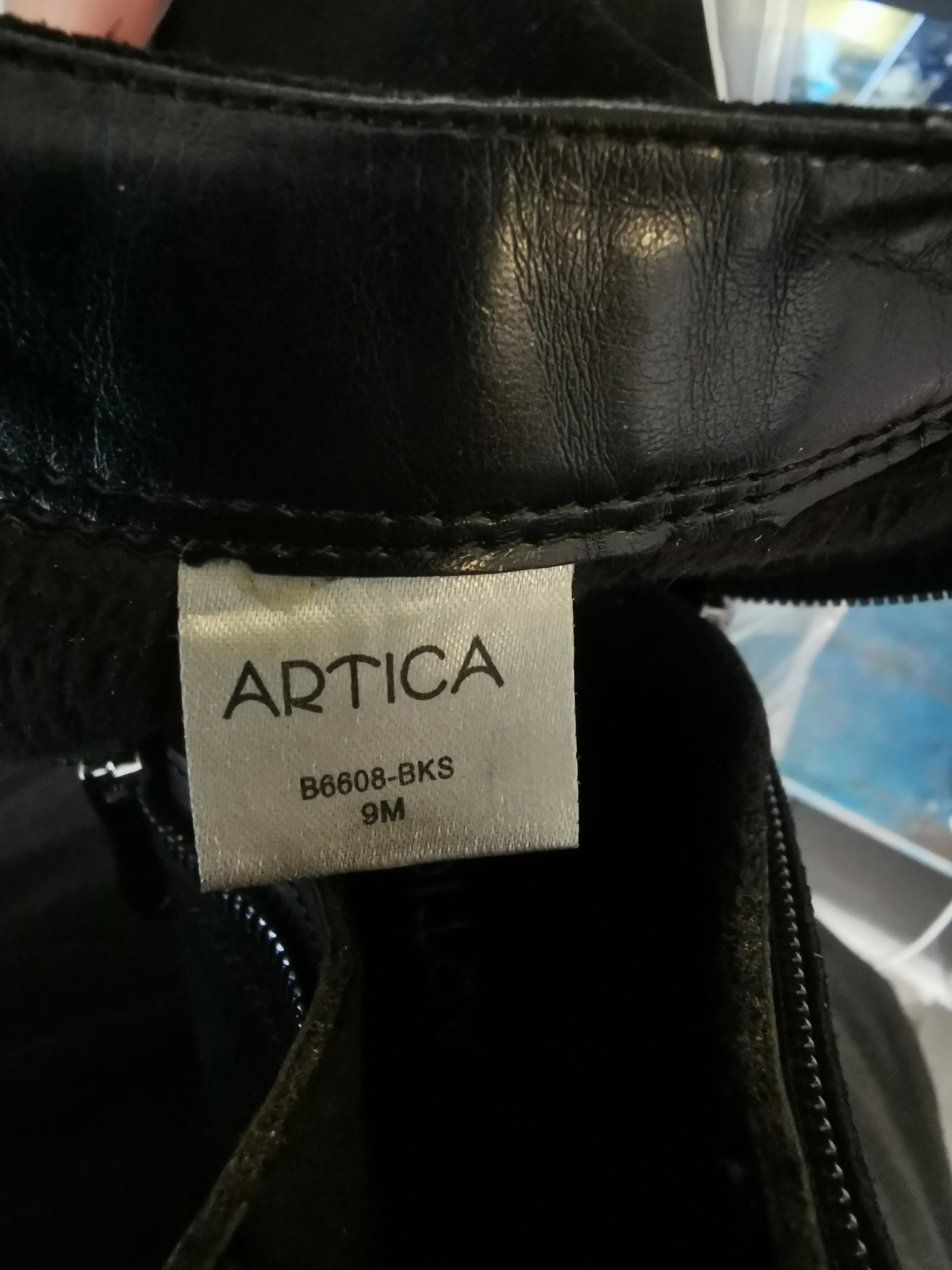 WOMENS SIZE 9M - ARTICA, Black Suede, Fleece Lined Ankle Rain / Winter Boots EUC B59