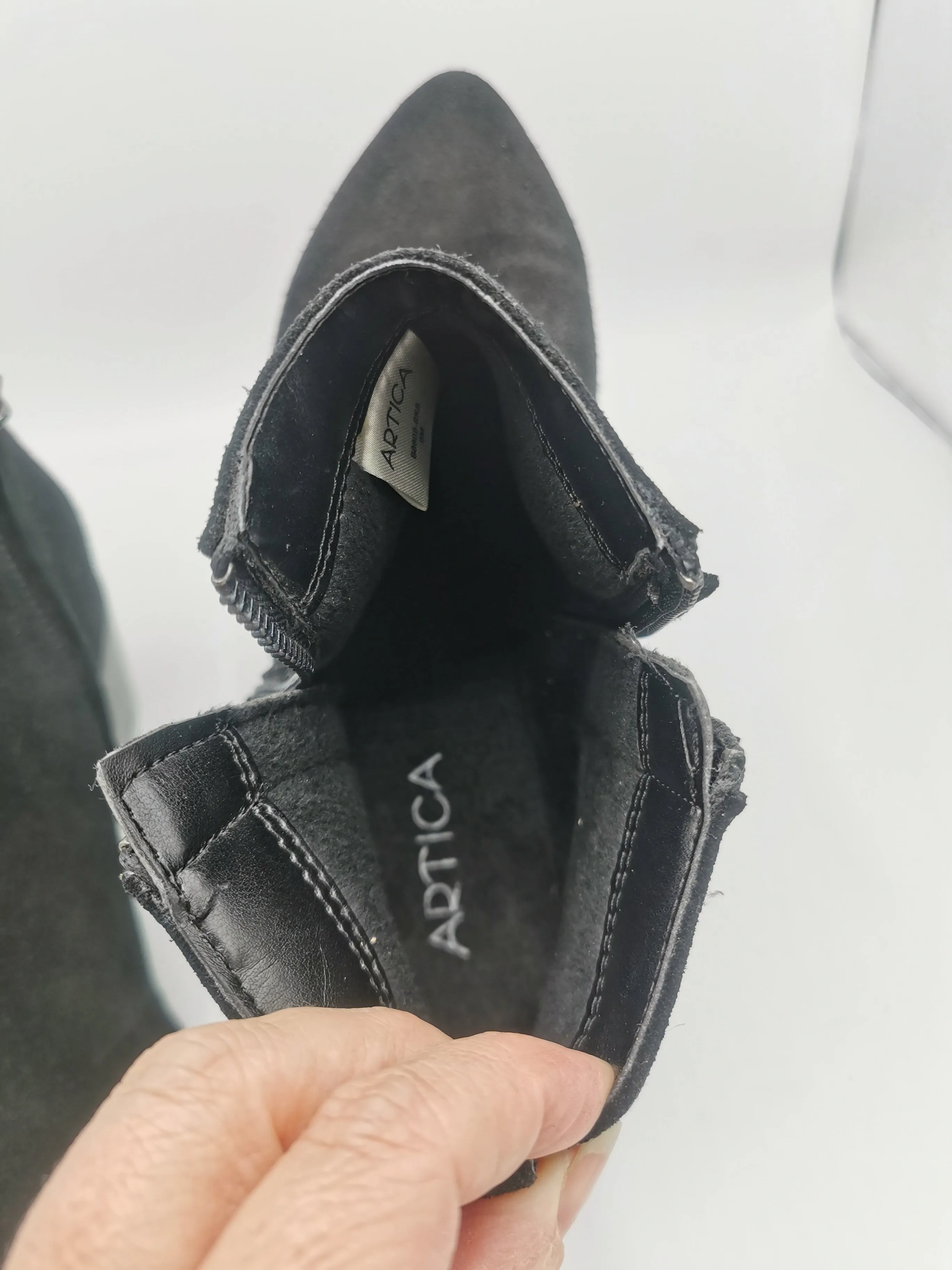 WOMENS SIZE 9M - ARTICA, Black Suede, Fleece Lined Ankle Rain / Winter Boots EUC B59